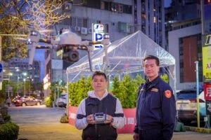 紅藍閃燈點亮安全路  科技鷹眼全方位守護