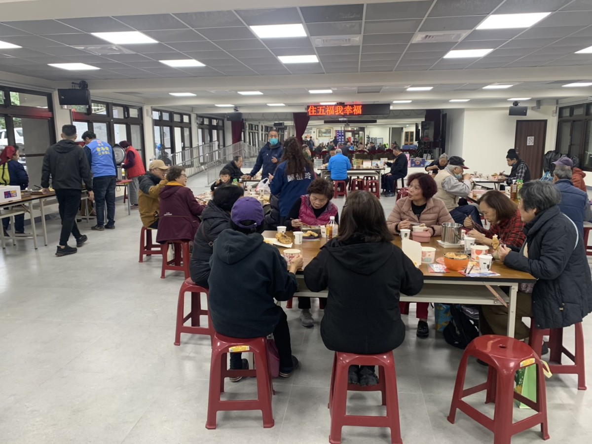 【社區有愛、鄰里有情】五福里舉辦「老人共餐尾牙活動」