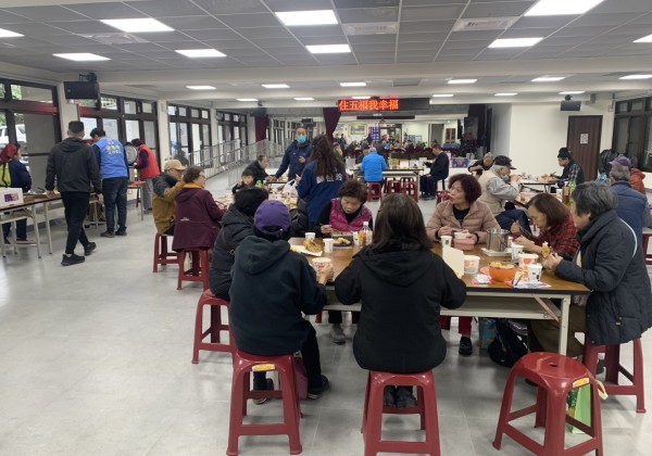 【社區有愛、鄰里有情】五福里舉辦「老人共餐尾牙活動」