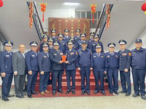 行政院政務顧問暨臺北市義勇警察大隊  文山第一區  區大隊長王瑞華率隊展開  115年加強重要節日安全維護工作 並 頒發重要節日慰問金