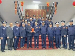 行政院政務顧問暨臺北市義勇警察大隊  文山第一區  區大隊長王瑞華率隊展開  115年加強重要節日安全維護工作 並 頒發重要節日慰問金