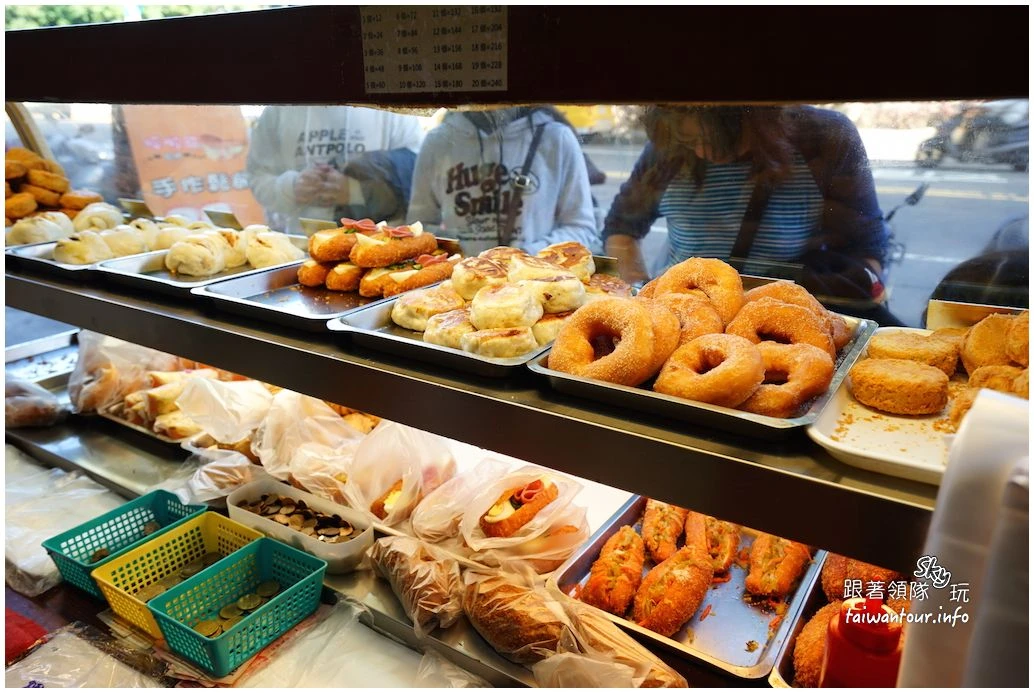 台中美食推薦【科博館水煎包】西區50年老店銅板小吃