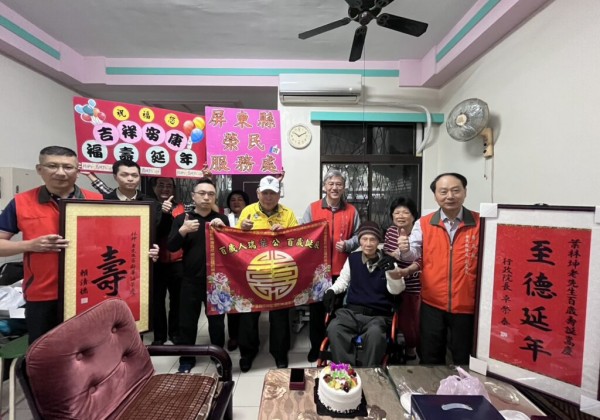 雙百歲喜訊傳溫情　屏東榮服處親訪祝壽