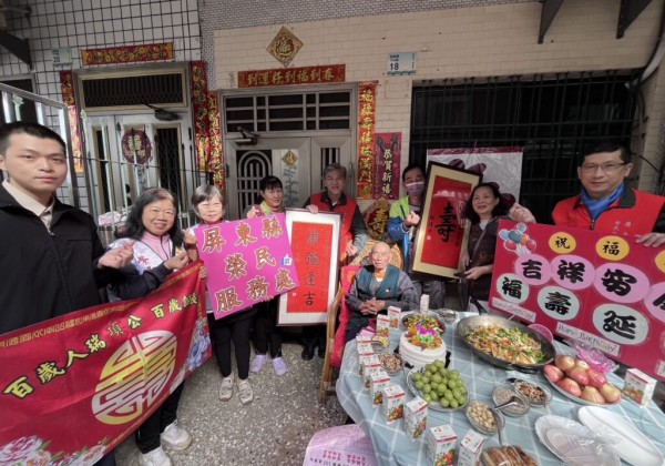 屏東榮服處溫馨祝壽　為百歲榮民項道芽伯伯慶生