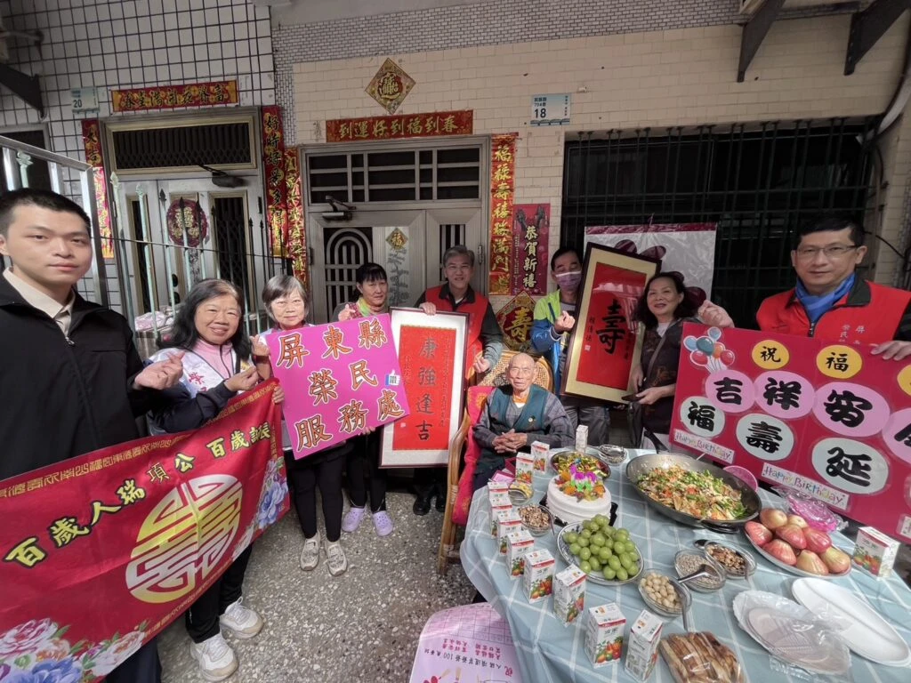 屏東榮服處溫馨祝壽　為百歲榮民項道芽伯伯慶生
