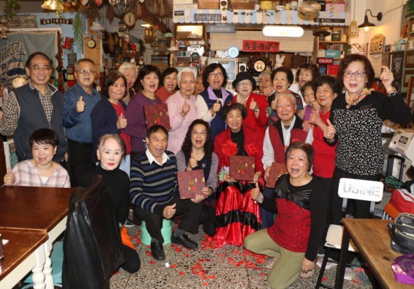 小兔子關懷據點兩長輩互許終身照顧陪伴