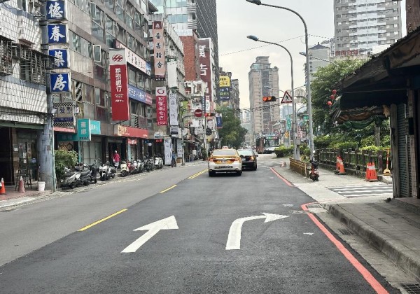 新店區順安街增設專用迴轉道　交通局:車流更順、人車更安全