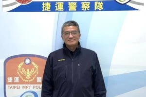 男童誤跟隨旅客進站迷途  捷警調閱監視器迅速助母子團圓