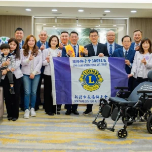 永福獅子會響應好日子愛心大平台 捐贈35台伸展防滑仰躺高背輪椅