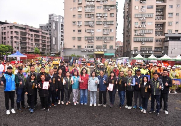 公私協力築起安全防護網！ 區長楊薏霖親自領軍　模擬颱洪地震實戰提升全民防災韌性