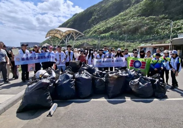 基隆青籌會代表齊聚外木山淨灘守護海洋永續