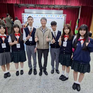 二信高中青年發光 校長親臨頒獎分享榮耀