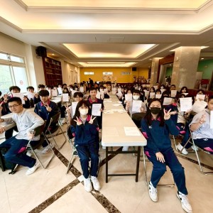 二信高中圖書館小太陽成長社互勉「陪伴學習愛與關懷」