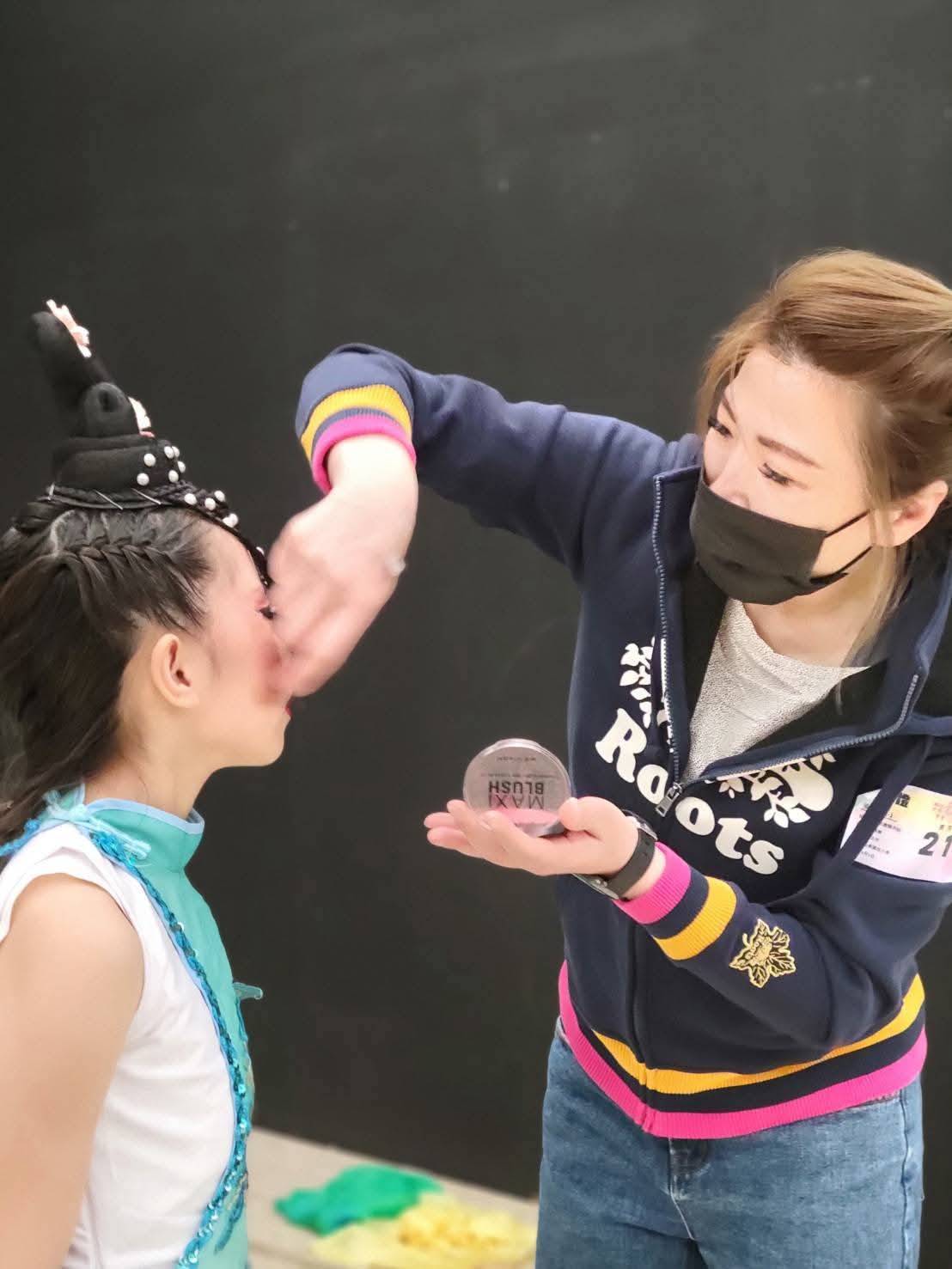 千丰舞團華純逸老師勉勵李芷瑄同學「歡喜邁進見證成長的蛻變」