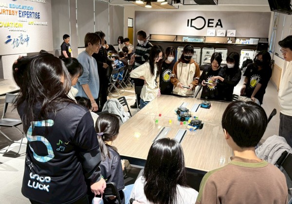 七堵國小攜手二信高中助學生提早體驗未來課程及科技