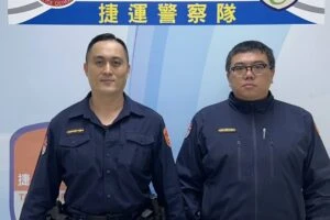 賞燈人潮中小小身影獨自徘徊  捷警熱忱幫助失散女童與家屬團圓