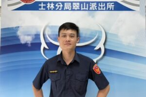 山區苦無機車行與鎖匠  民眾鑰匙反鎖受困  士林警化身及時雨暖心解圍