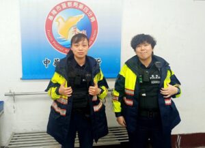 86歲老嫗深夜受困門外  暖警聯繫家屬助返家