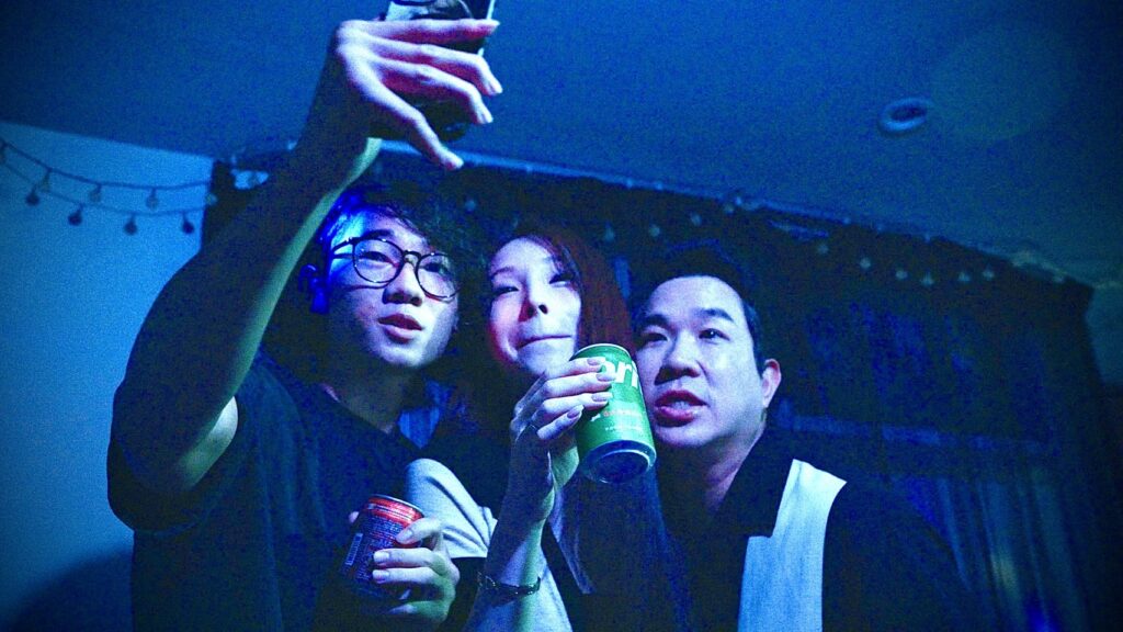 笑看荒謬人生！林煜為導演喜劇新作《這個世界有病》4/3 登陸南港喜樂