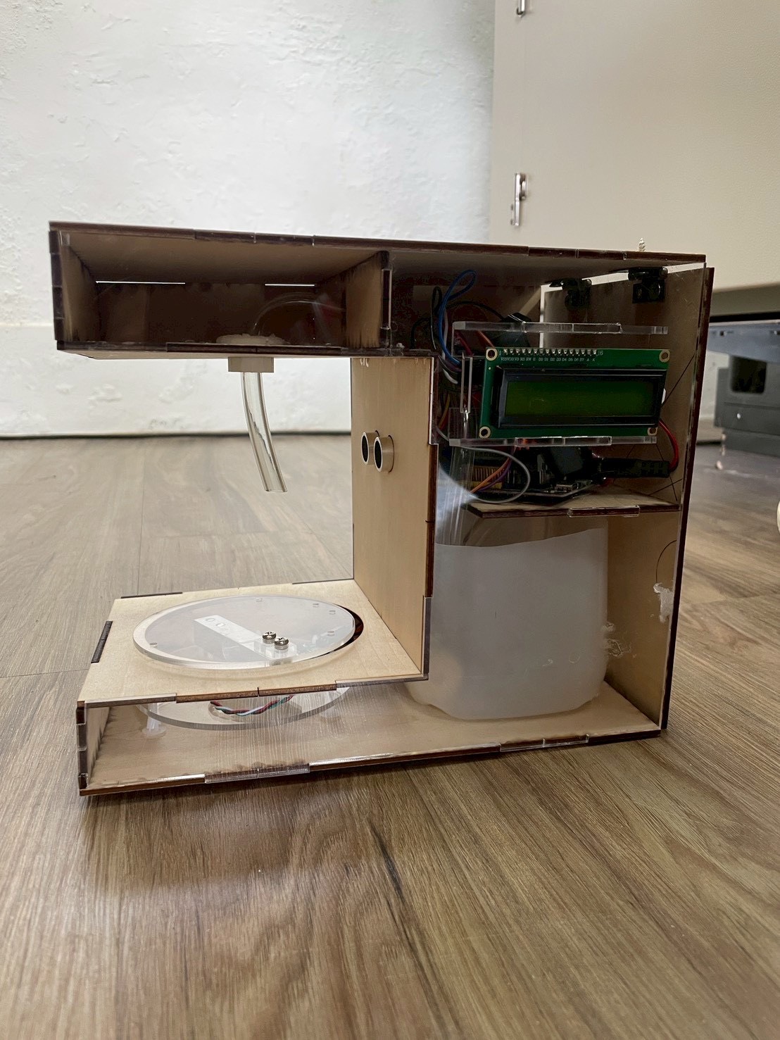 二信高中機械科「自動提醒喝水器」獲全國創意競賽佳作