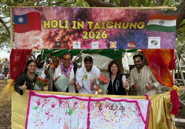 嗨翻白陽山   台中Holi色彩節登場