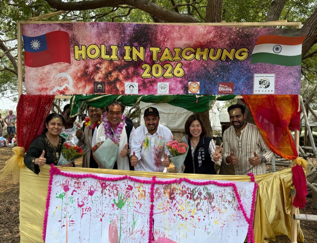 嗨翻白陽山   台中Holi色彩節登場