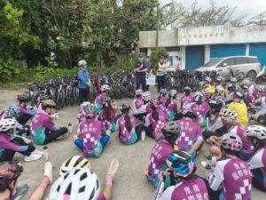 單車環臺熱血行經玉里  警前進休息站　強化防詐與交通安全