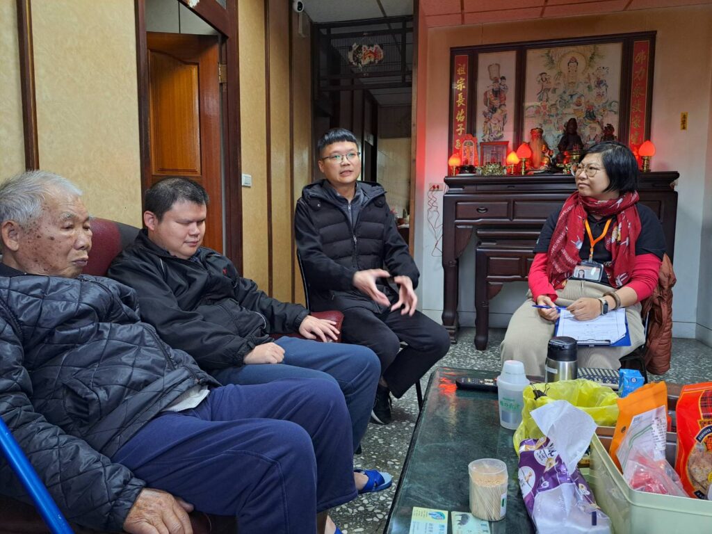 先天視障者呂坤諭與長輩相依為命 社會局引進樂明身障服務重建生活