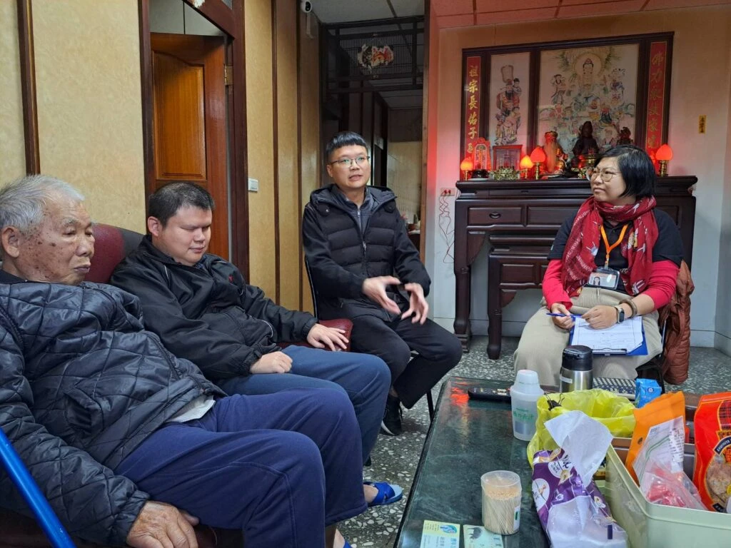 先天視障者呂坤諭與長輩相依為命 社會局引進樂明身障服務重建生活