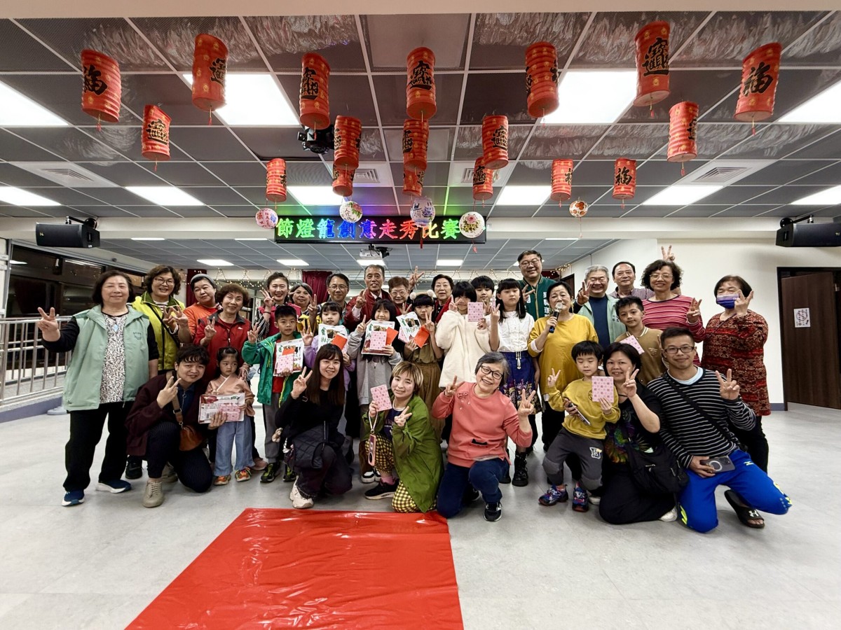 五福里首度舉辦小朋友元宵節燈籠創意走秀比賽幸福感滿滿