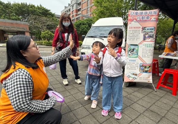三峽「北大玩具節」盛大登場 　幼青銀共玩推廣早療觀念