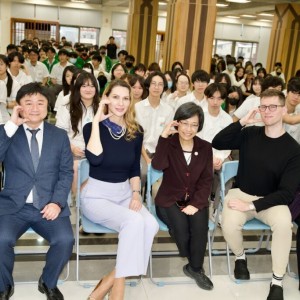 斯洛伐克代表蘭若馨進校園　新北「大使開講」引領樟樹實中學子接軌國際