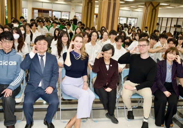 斯洛伐克代表蘭若馨進校園　新北「大使開講」引領樟樹實中學子接軌國際