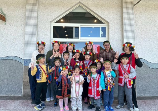 泰山森林書屋行動書屋首度走進新北國小