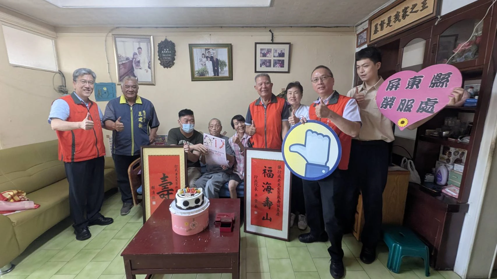 屏東榮服處溫馨祝賀 百歲榮民張衍成壽誕場面感人