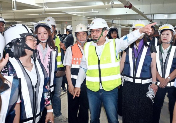 侯友宜視察板橋區信義國小地下停車場工程進度　預計今年11月完工啟用　打造友善停車通勤現境
