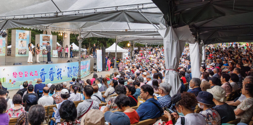 螢火蟲季登場！　簡文秀領唱親子音樂會　大安森林公園湧人潮