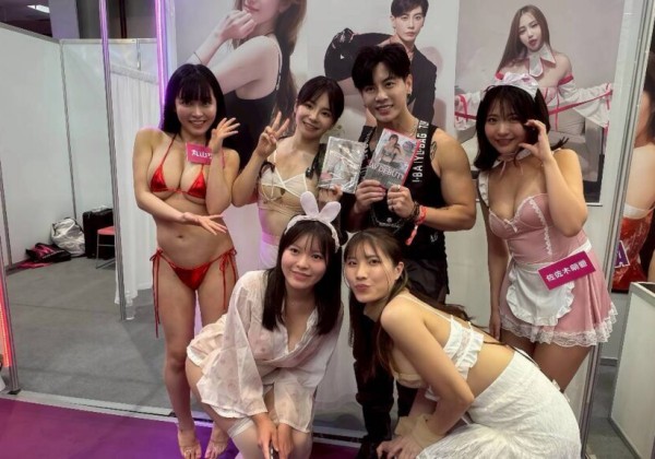 唐子元現身TAE台灣成人博覽會　促進產業交流：「不只表演，更懂市場怎麼運作」