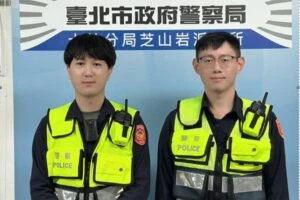 女子情緒失控持美工刀爆哭  士林警機警奪刀送醫阻悲劇