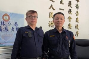 鐵漢柔情  老婦看診回程體力不支  士林暖警  愛心背負  助返家