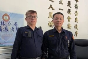 鐵漢柔情  老婦看診回程體力不支  士林暖警  愛心背負  助返家