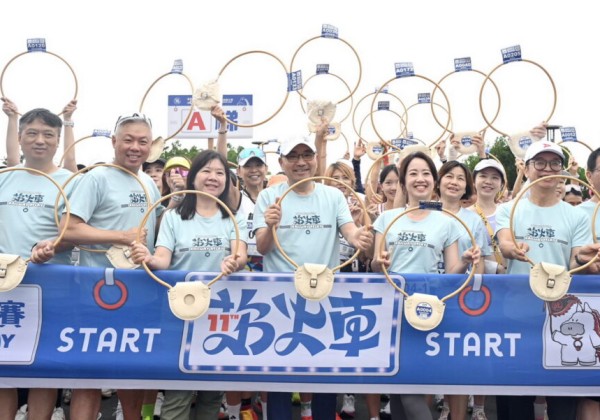第十一屆新北市鐵道馬拉松開跑　侯友宜勉跑者「追火車」體驗生活