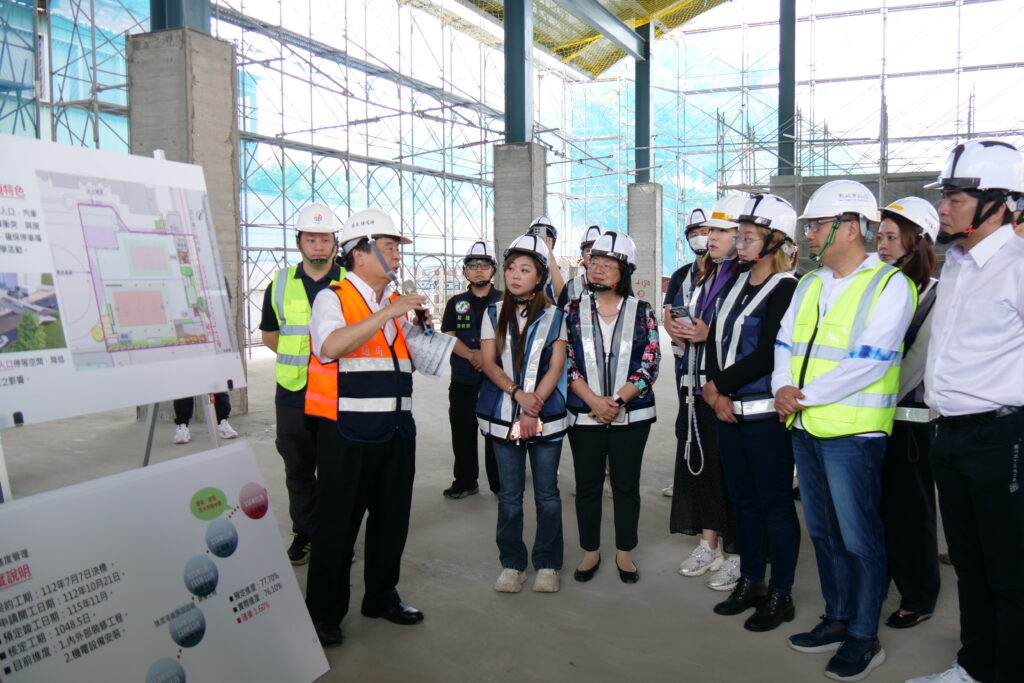 板橋信義國小地下停車場拚11月完工 　侯友宜：改善停車兼顧通學安全