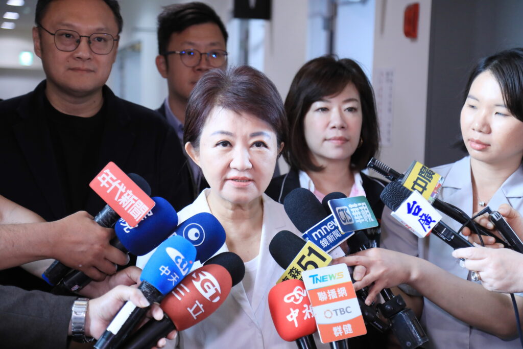藍台中市長人選江啟臣勝出   盧秀燕暨議會黨團齊祝福