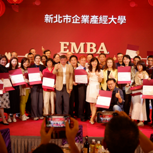 王雪紅、劉揚偉親自授課！　新北產經大學開課 聚焦AI與淨零