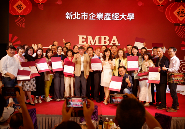 王雪紅、劉揚偉親自授課！　新北產經大學開課 聚焦AI與淨零