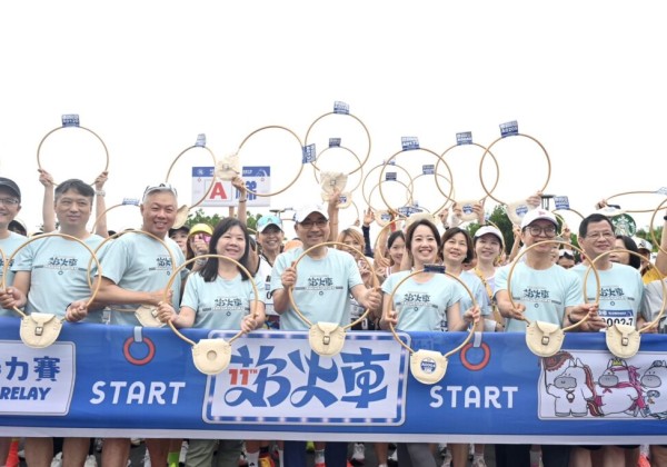 第11屆新北市鐵道馬拉松開跑 　侯友宜勉跑者「追火車」體驗生活