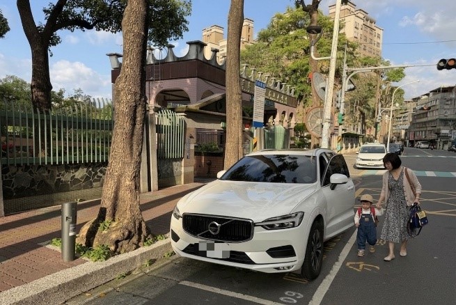 接送孩子免煩惱! 新北智慧停車 讓家長接送輕鬆又安心 接送孩子免煩惱! 新北智慧停車 讓家長接送輕鬆又安心