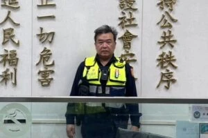 失智老翁外出誤闖上機車引道  士林警積極照護協助返家