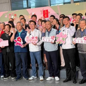 萬金杜鵑攝影展市府大廳並規劃七座杜鵑花藝主題展　副市長劉和然頒獎力挺在地美學